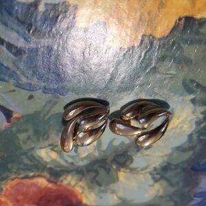 Elegant Gold Women's Earrings